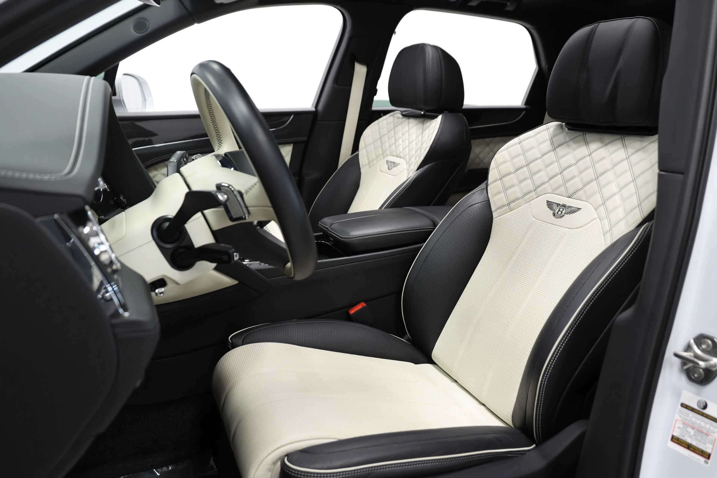Used 2021 Bentley Bentayga w/ First Edition Specification AWD/4WD image 18
