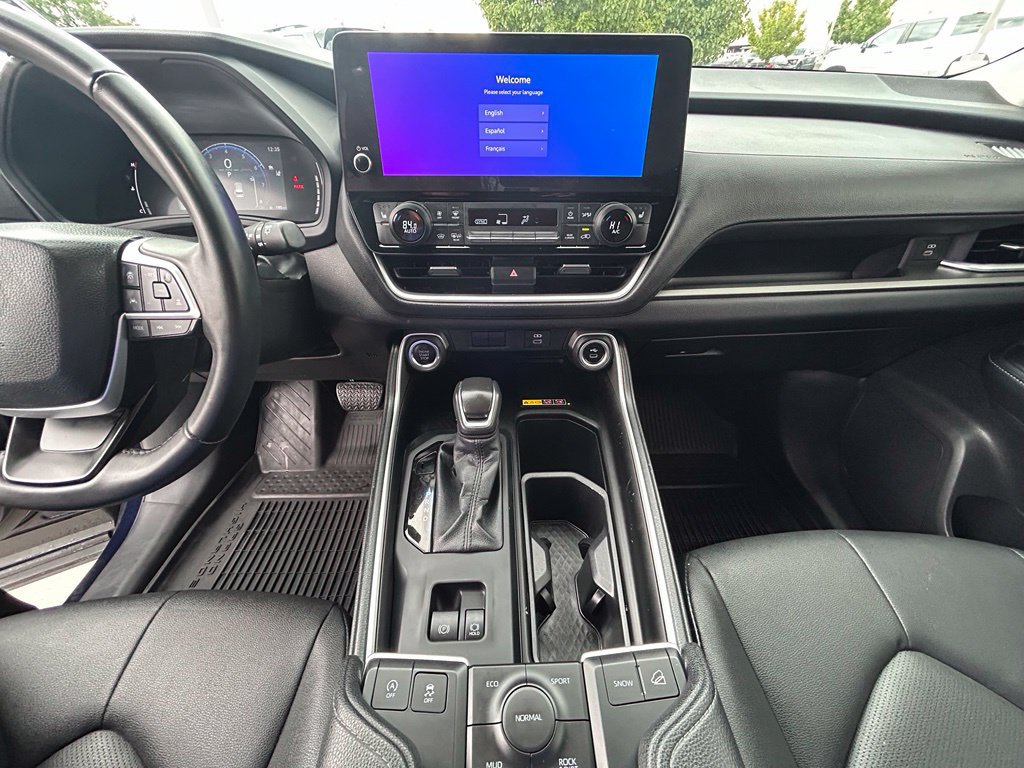 Used 2025 Toyota Grand Highlander AWD image 18