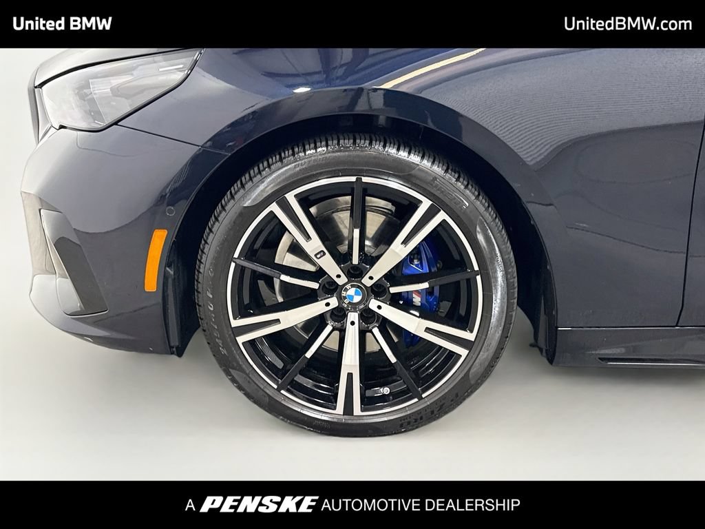 Used 2025 BMW 530i w/ M Sport Package RWD image 2