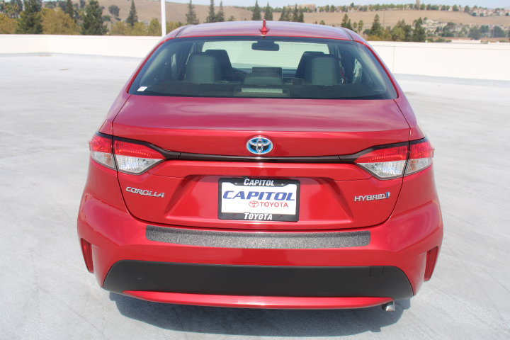 Used 2021 Toyota Corolla LE FWD image 4
