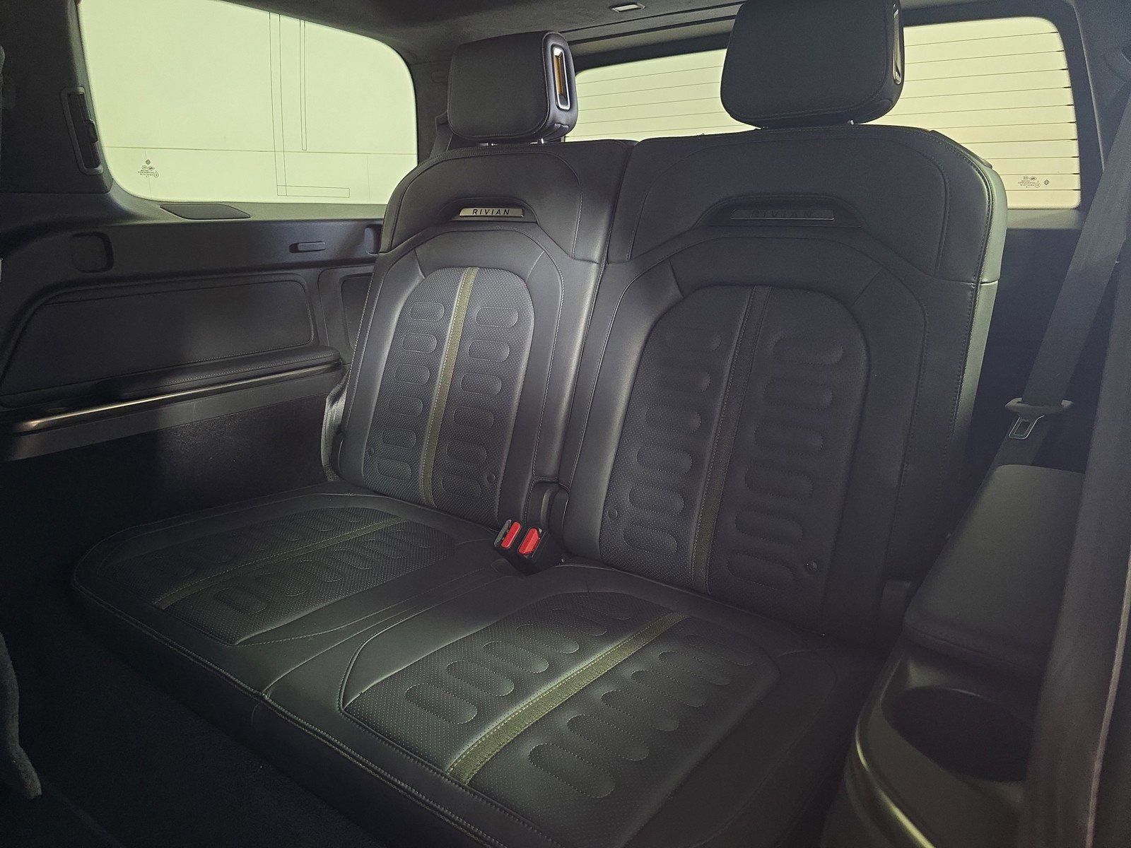 Used 2023 Rivian R1S Adventure image 21