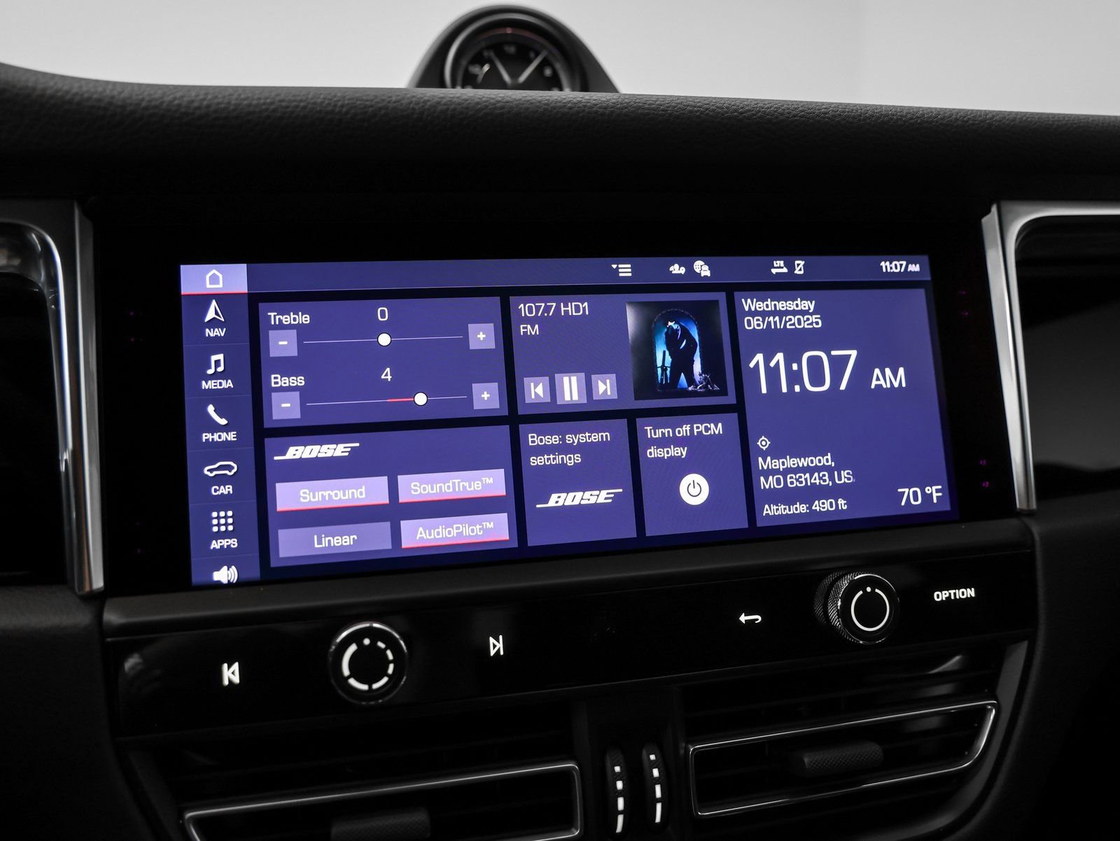 Certified 2025 Porsche Macan image 32