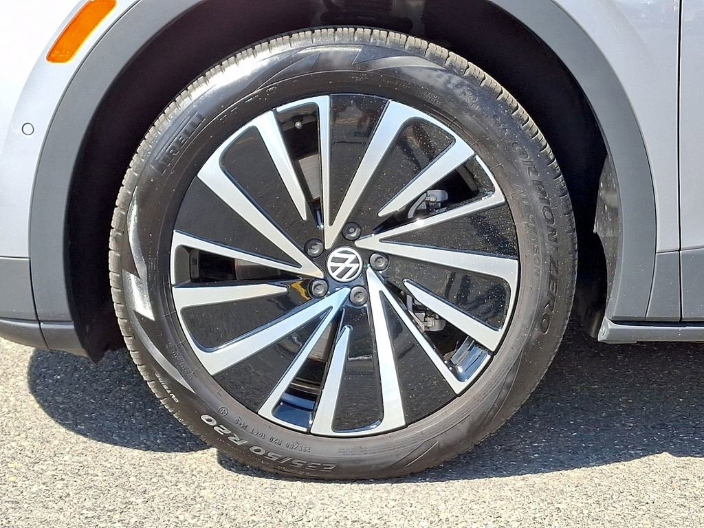 Certified 2025 Volkswagen ID.4 Pro AWD/4WD image 8