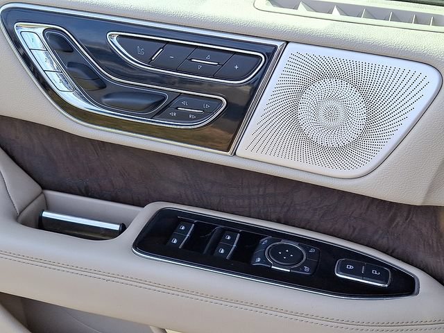 Used 2019 Lincoln Navigator Reserve AWD/4WD image 24
