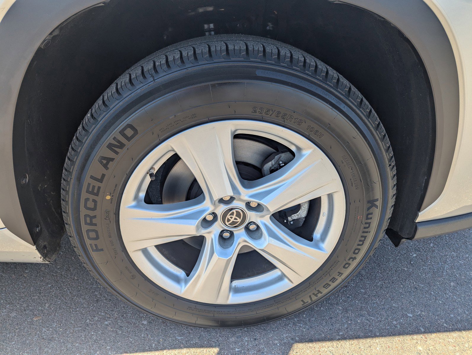 Used 2023 Toyota Highlander L image 9