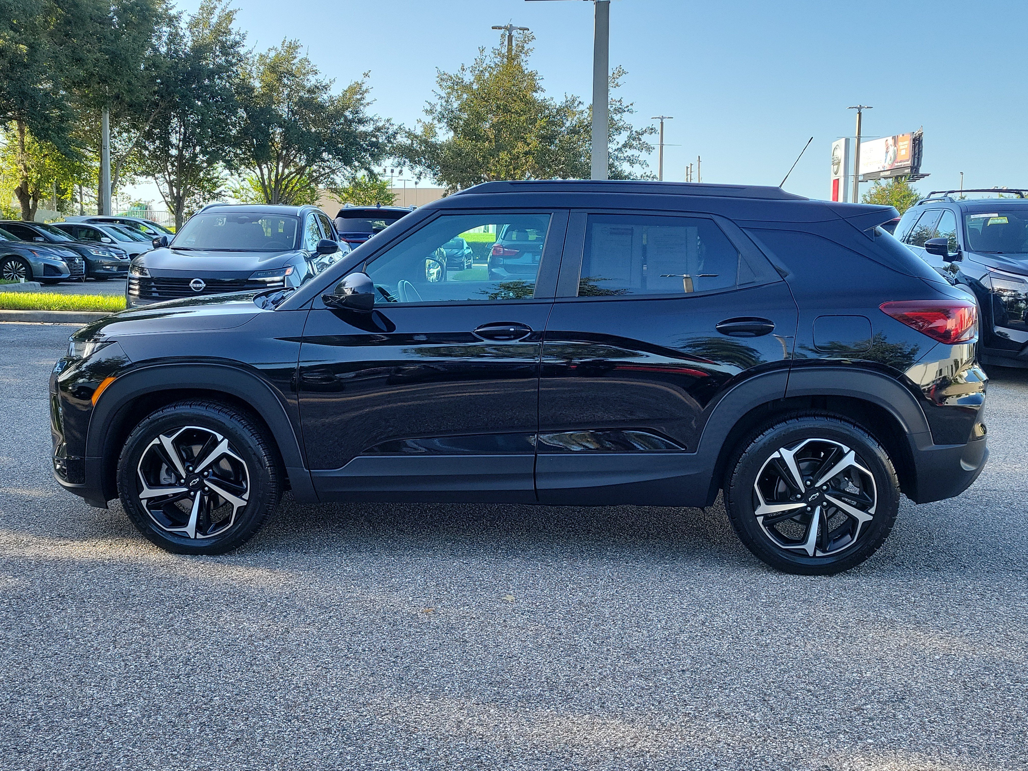 Used 2023 Chevrolet TrailBlazer RS w/ Sun and Liftgate Package FWD image 9