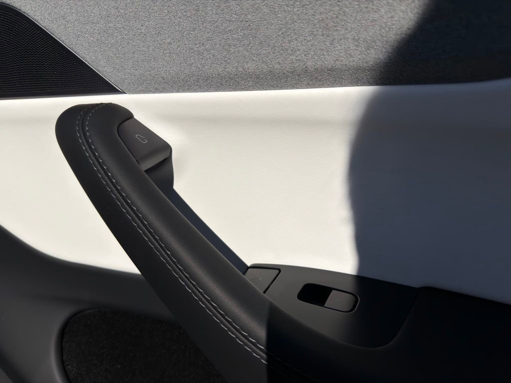 Used 2026 Tesla Model Y Long Range image 29