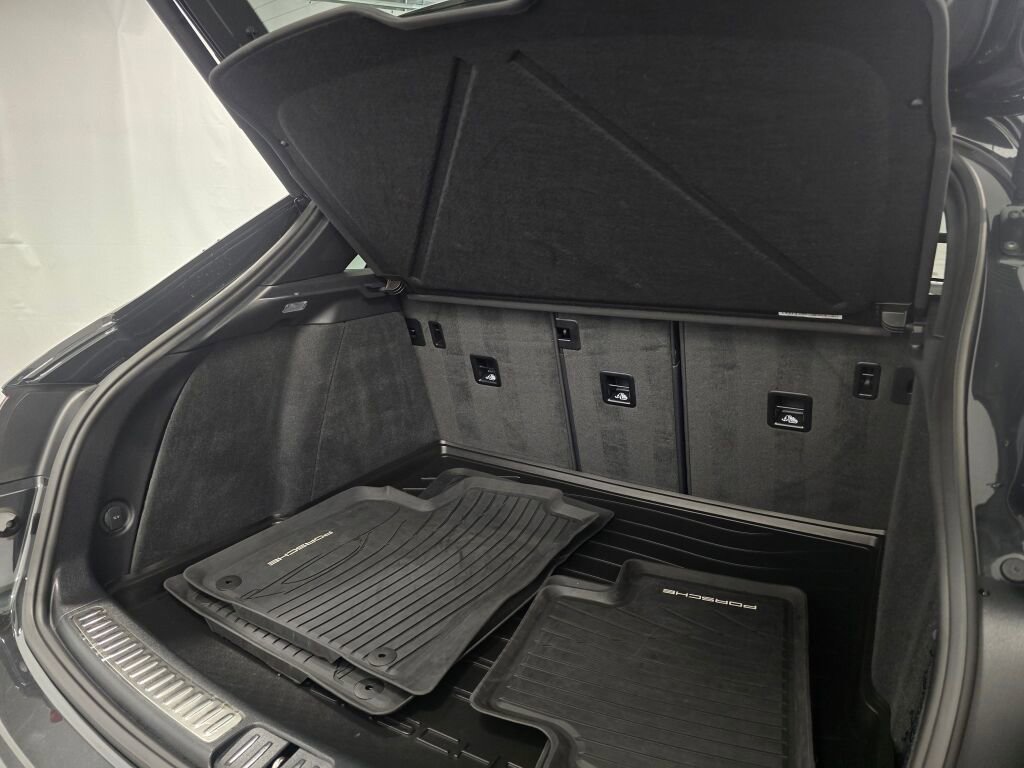 Certified 2025 Porsche Macan image 23