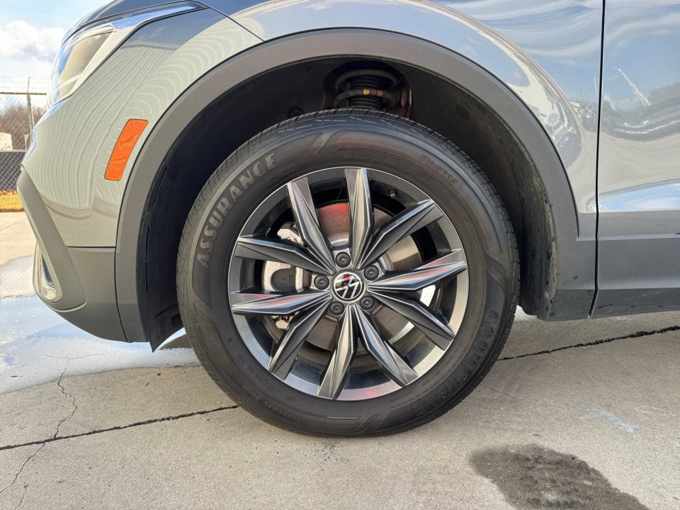 Used 2022 Volkswagen Tiguan SE w/ Panoramic Sunroof Package image 31