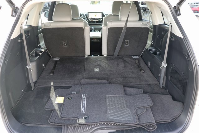 Used 2023 Toyota Highlander L image 12