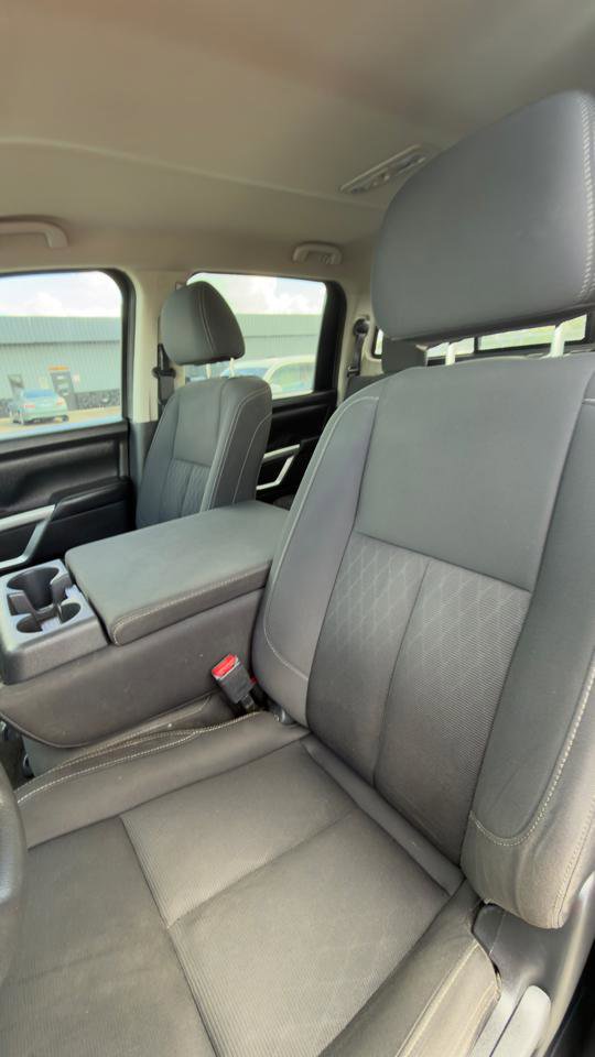 Used 2018 Nissan Titan SV AWD/4WD image 17