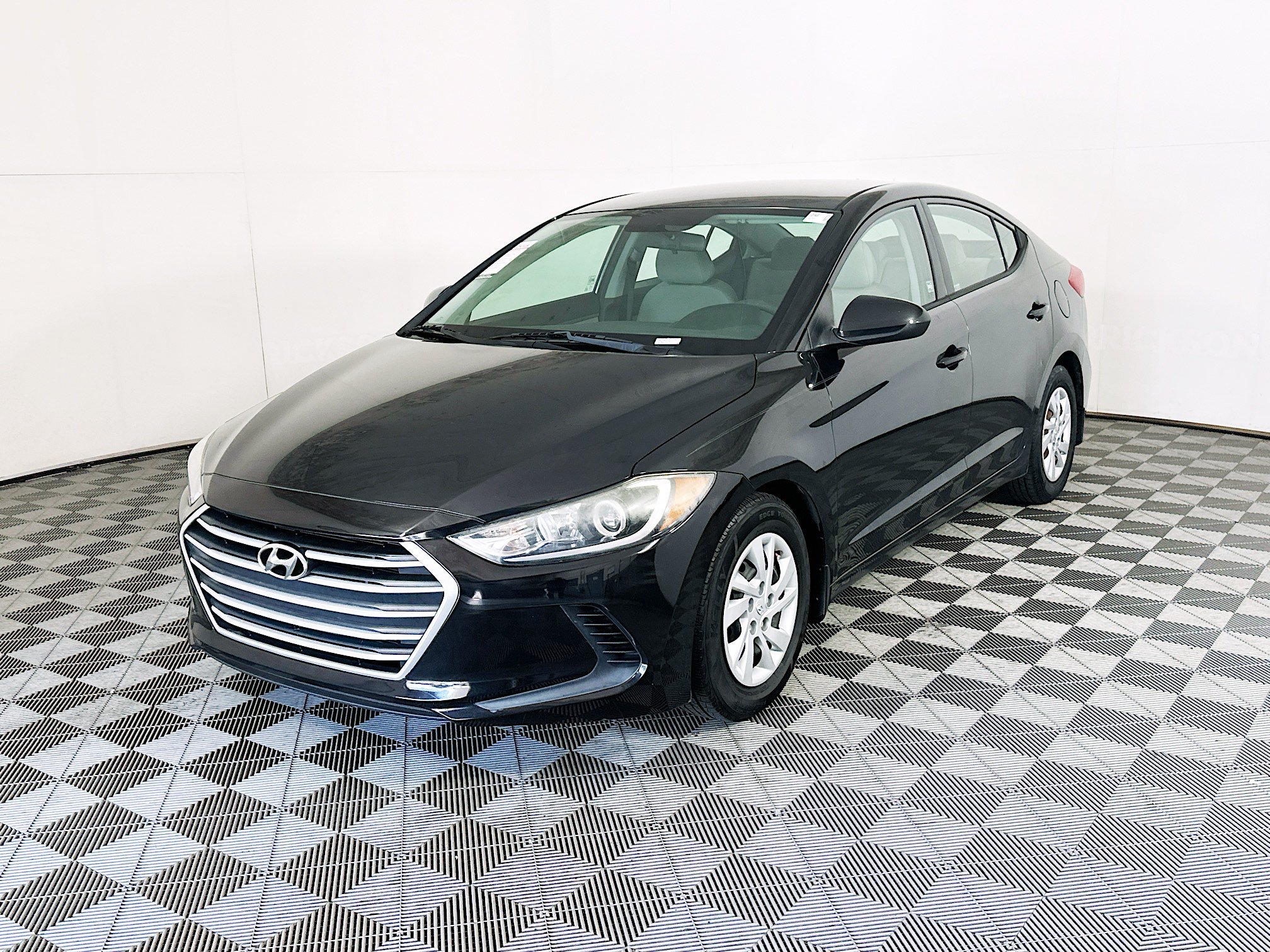 Used 2018 Hyundai Elantra SE w/ SE Connectivity Package 04 FWD image 7