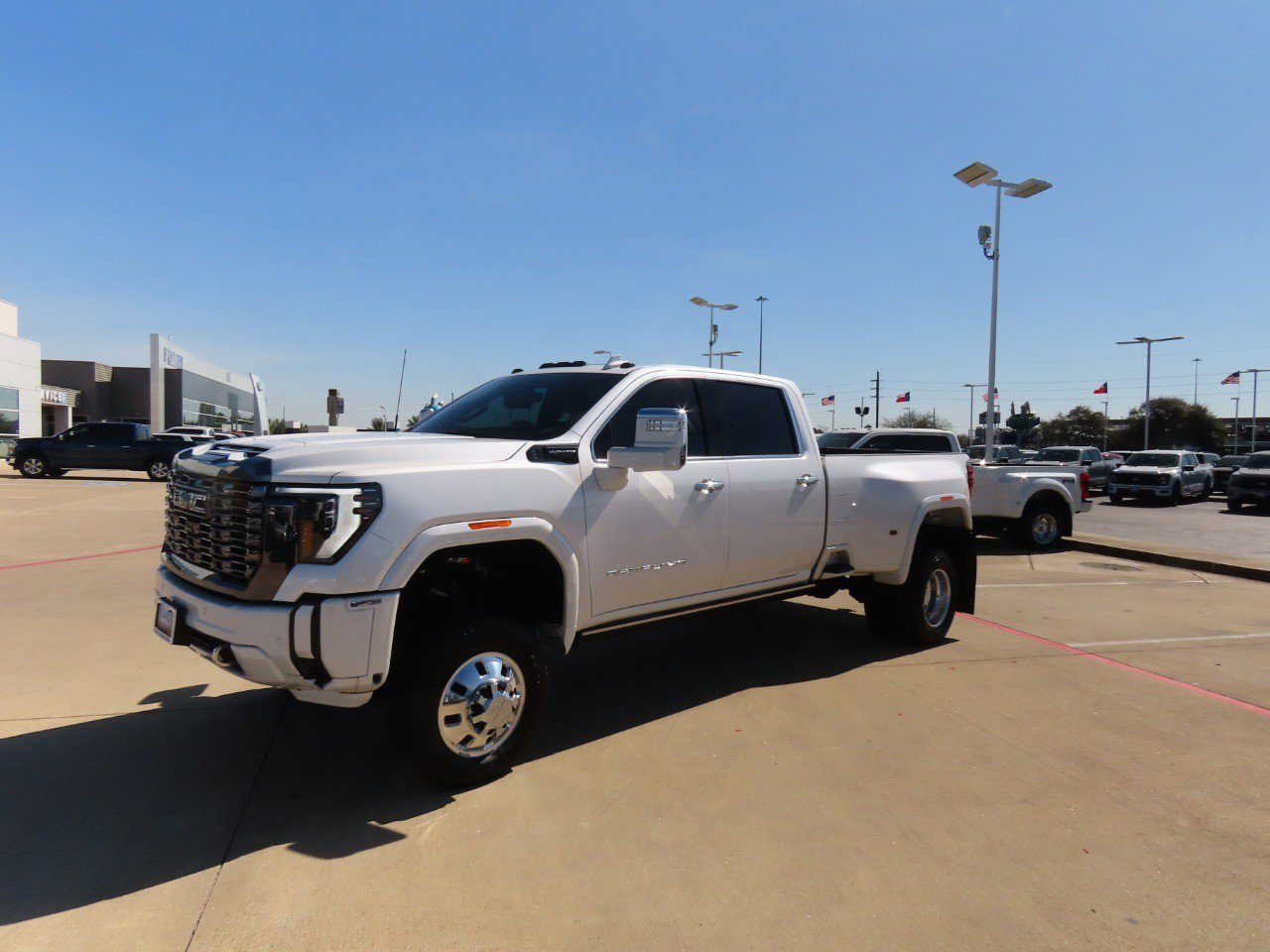Used 2024 GMC Sierra 3500 Denali Ultimate AWD/4WD image 2