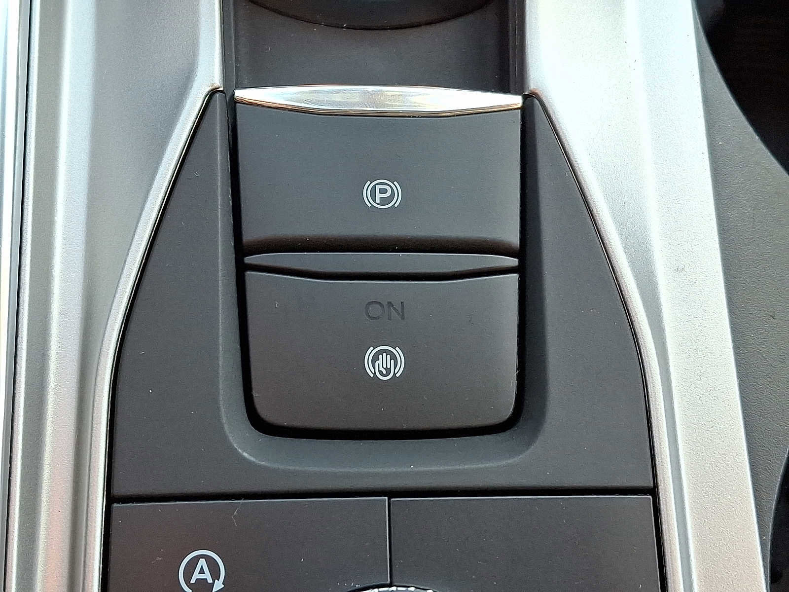 Certified 2020 Ford Explorer XLT w/ Equipment Group 202A image 25