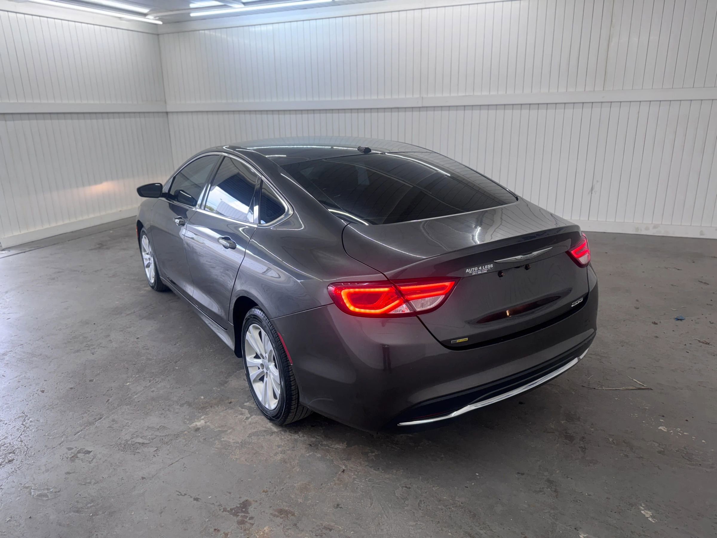 Used 2015 Chrysler 200 Limited w/ Convenience Group image 7