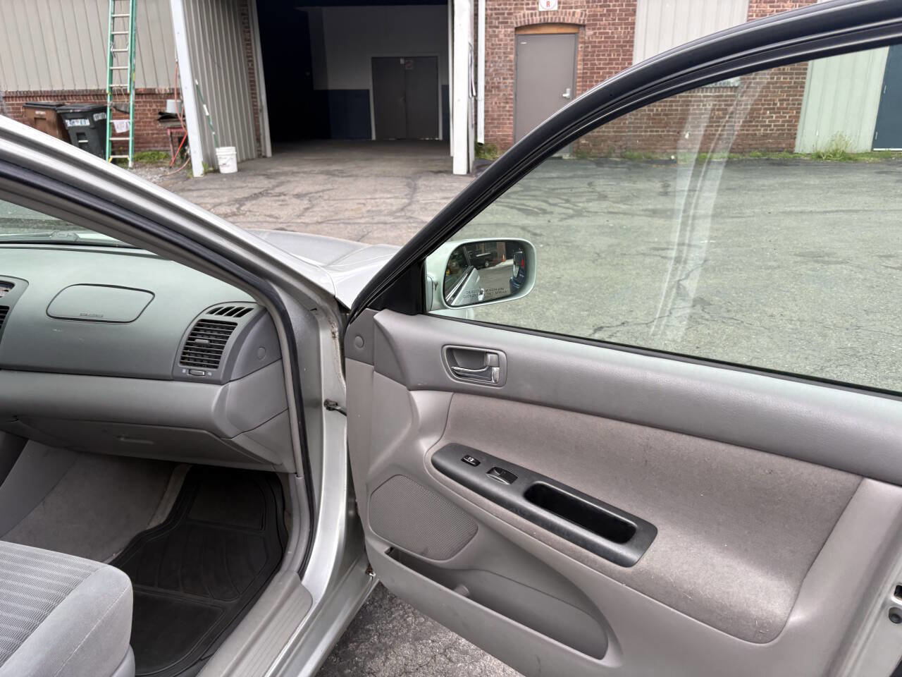 Used 2005 Toyota Camry FWD image 10