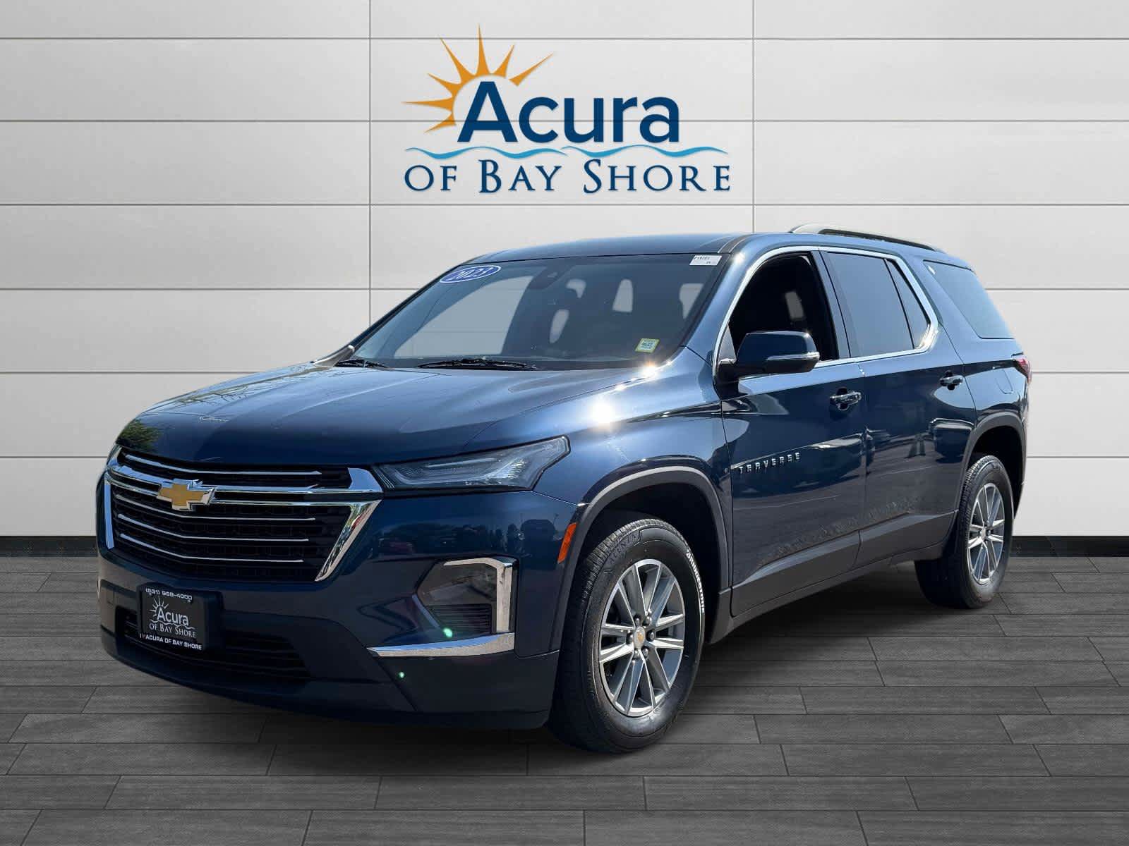 Used 2023 Chevrolet Traverse LT