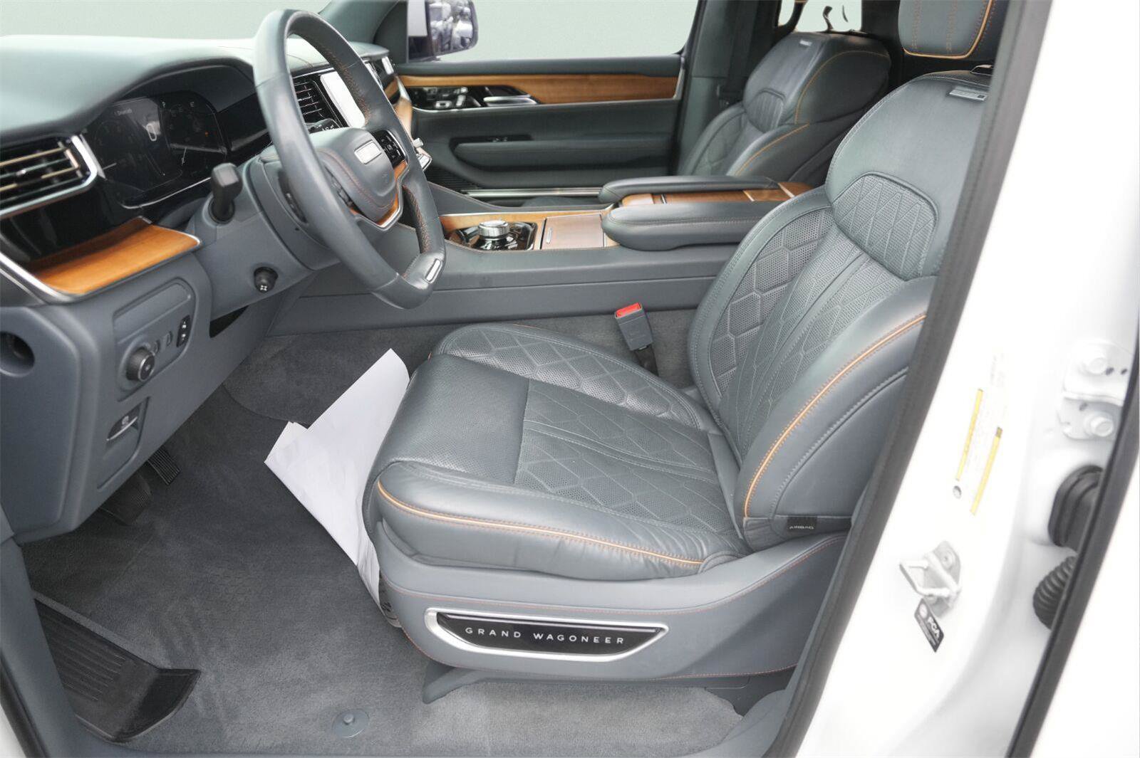 Used 2022 Jeep Grand Wagoneer Series III w/ Rear Seat Video Group 1 AWD/4WD image 9