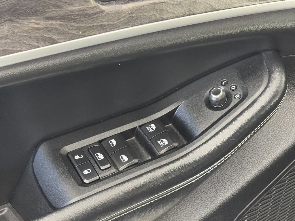 Used 2023 Jeep Grand Cherokee L Limited image 24