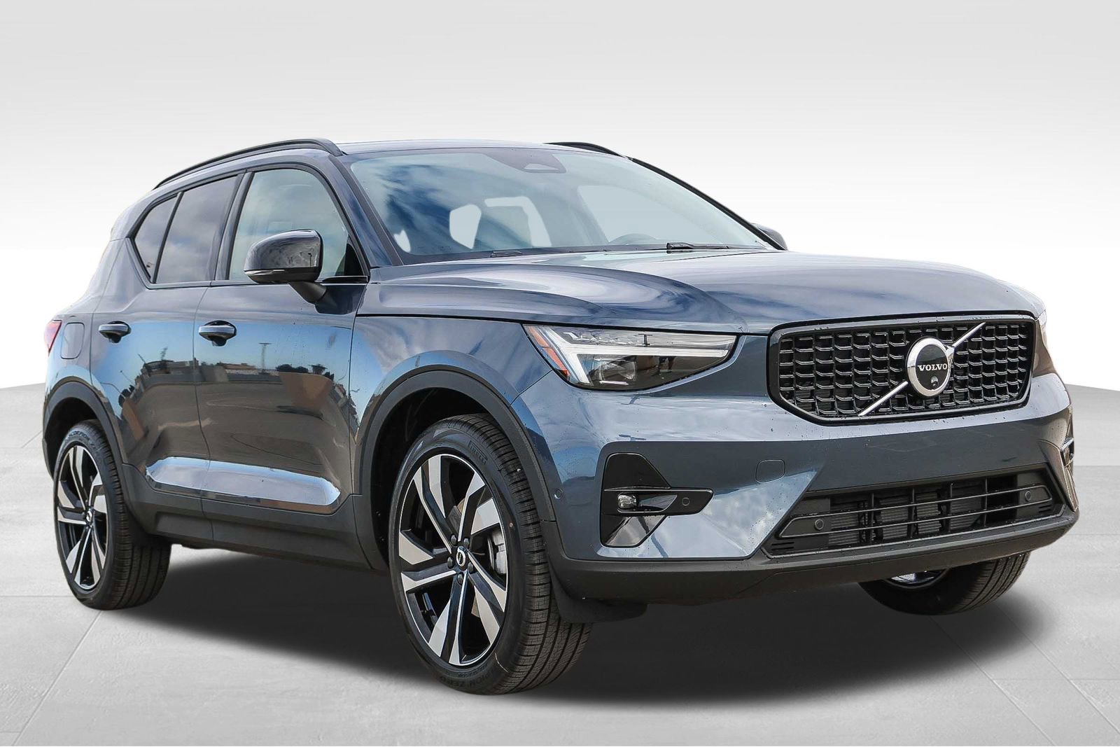 New 2026 Volvo XC40 B5 Ultra w/ Climate Package AWD/4WD image 3