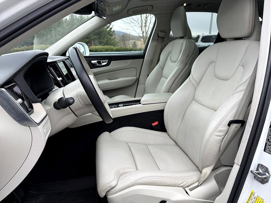 Used 2021 Volvo XC60 T6 Inscription image 11