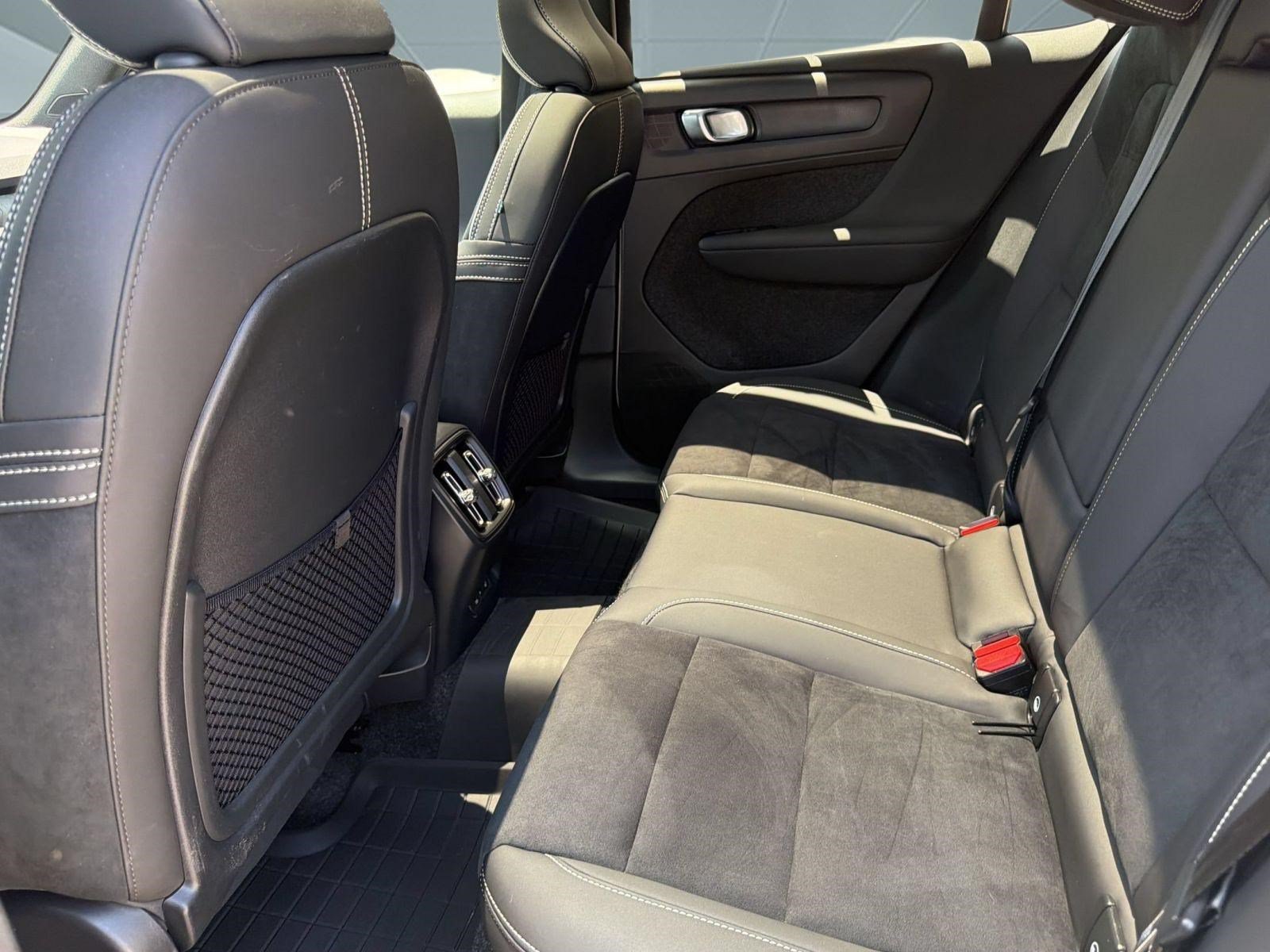 Certified 2024 Volvo C40 P8 Recharge Ultimate w/ Protection Package Premier RWD image 21
