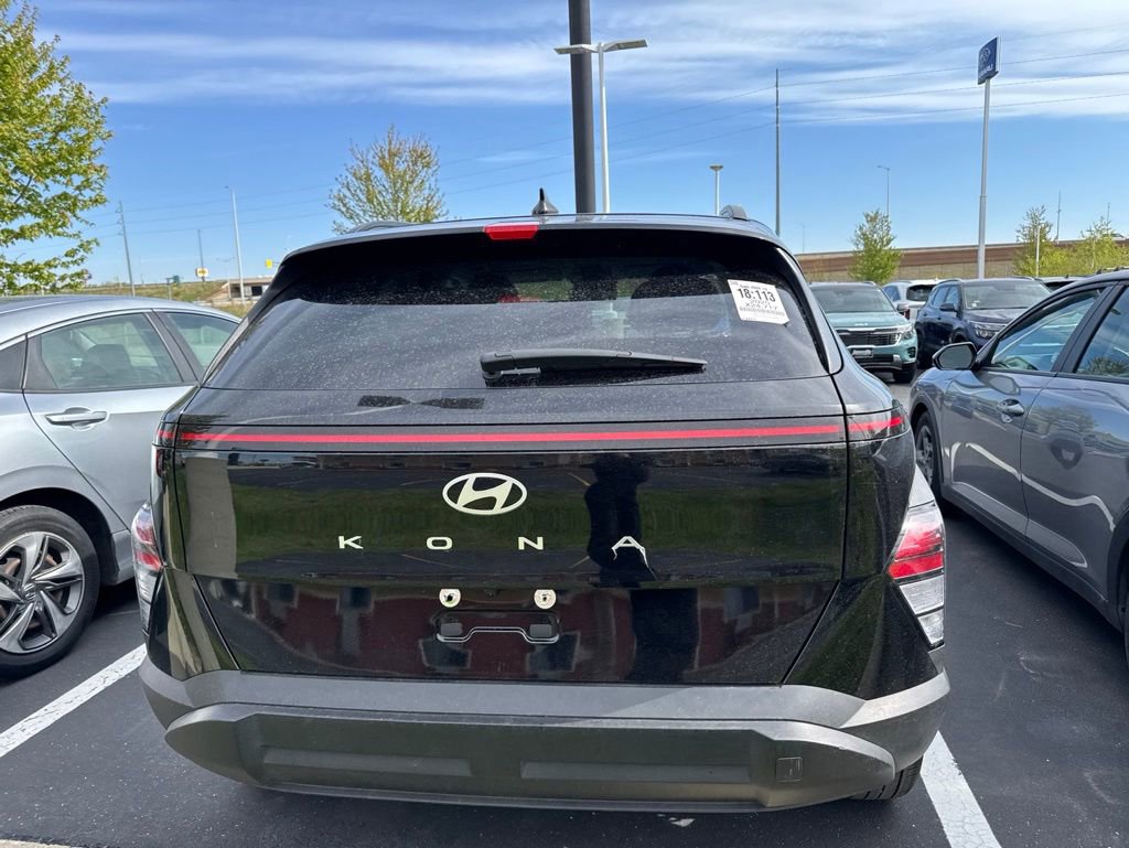 Used 2025 Hyundai Kona SEL FWD image 4