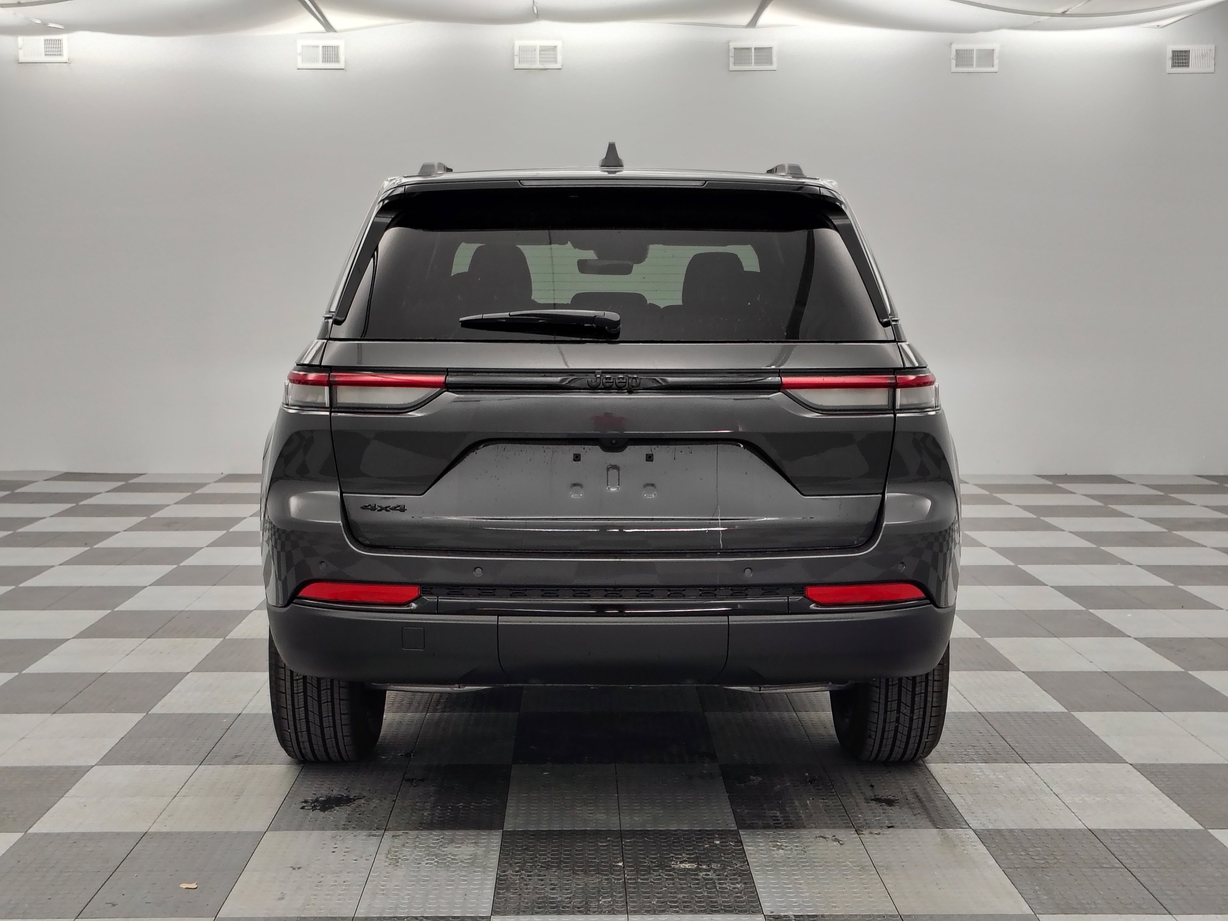 New 2025 Jeep Grand Cherokee Altitude image 9