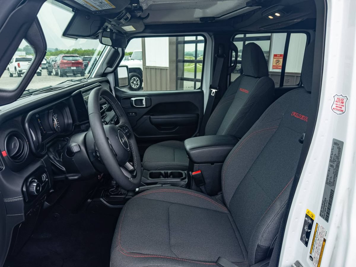 Used 2025 Jeep Wrangler Unlimited Rubicon AWD/4WD image 6