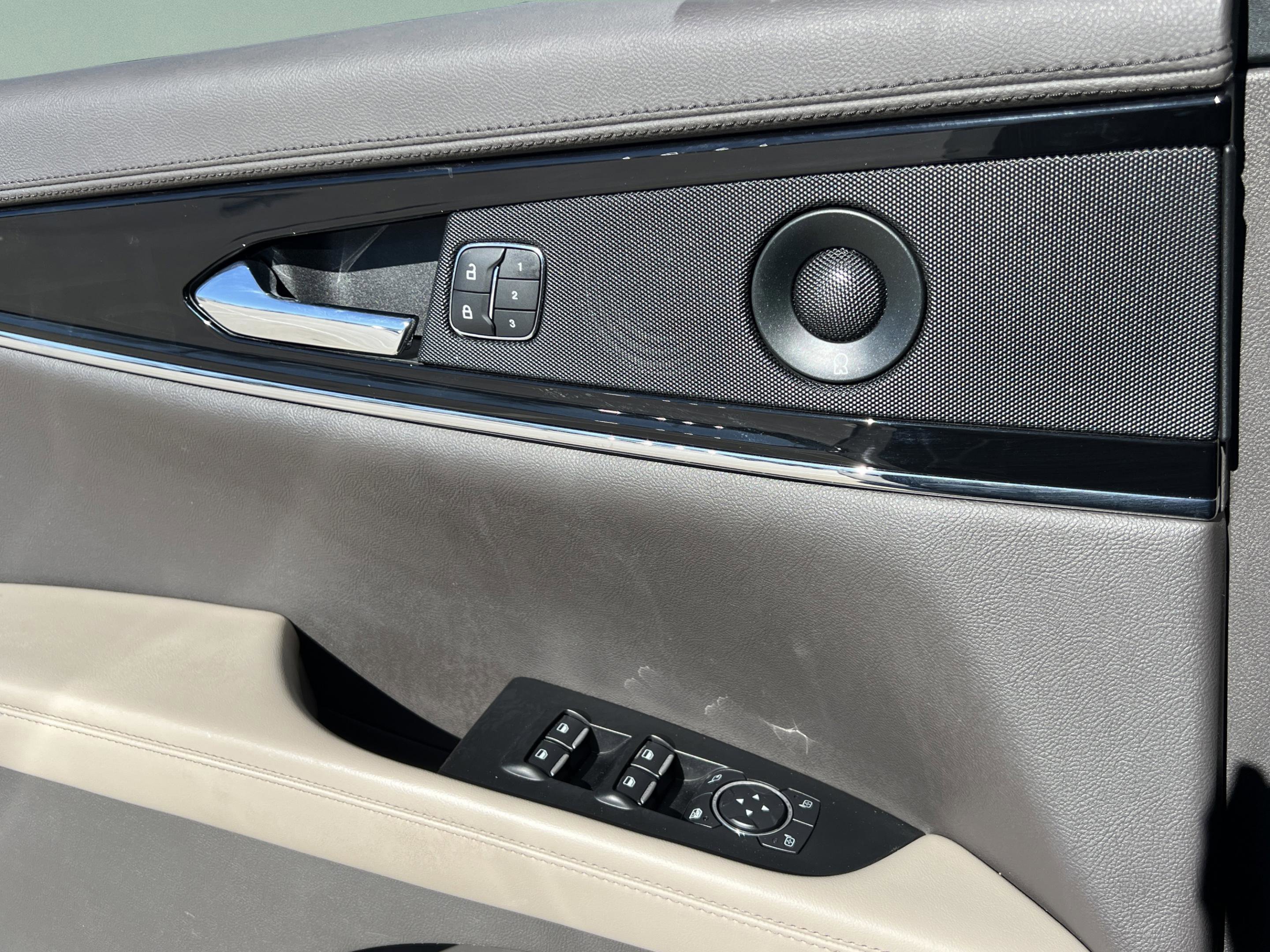 Used 2022 Lincoln Nautilus Reserve w/ Monochromatic Package image 22