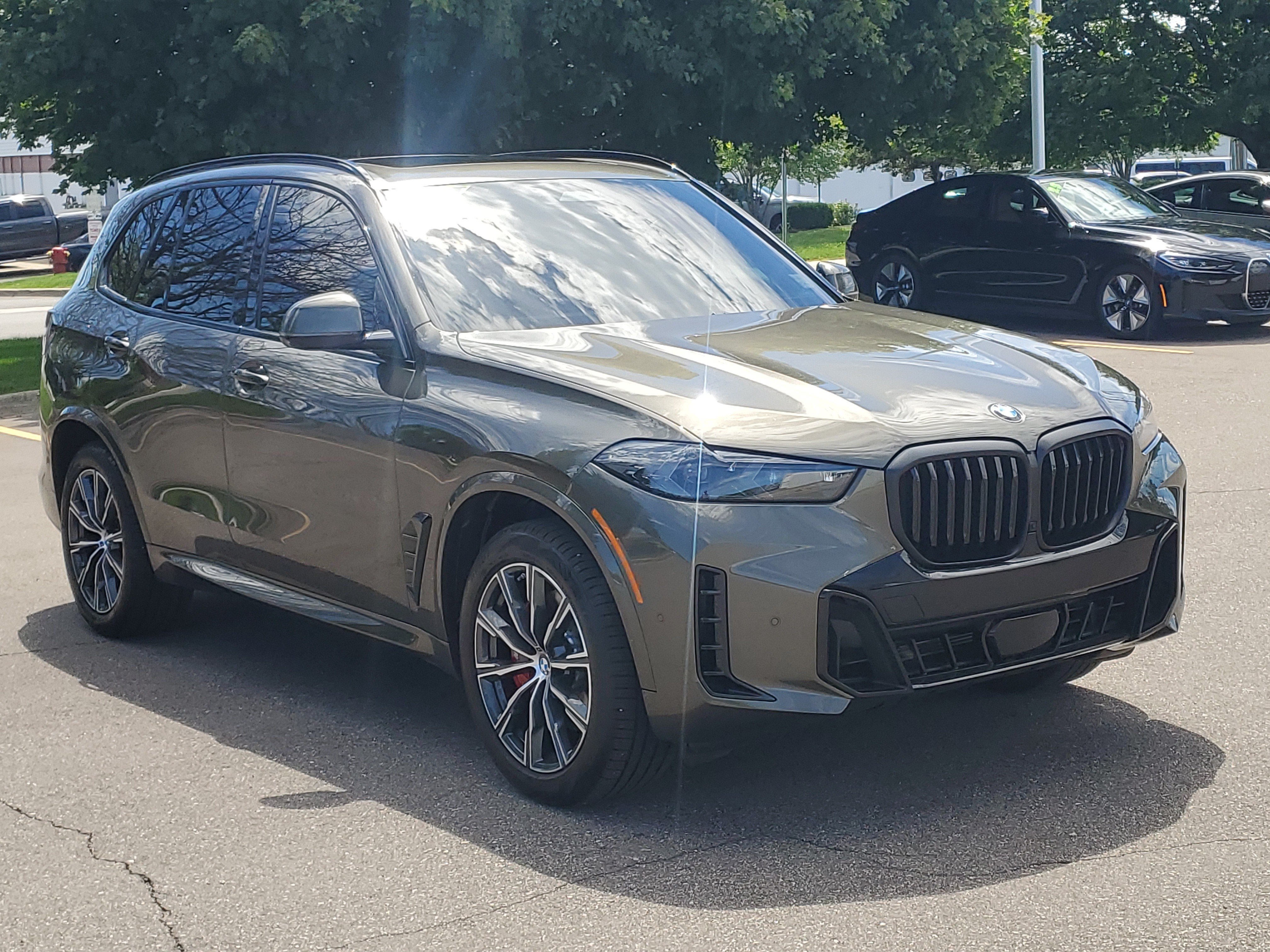 Certified 2026 BMW X5 xDrive40i w/ M Sport Package AWD/4WD image 3