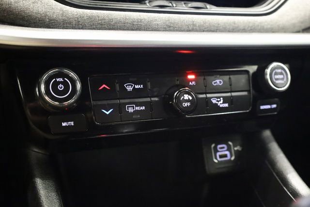 Used 2023 Jeep Compass Latitude image 23