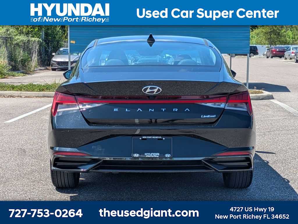 Certified 2023 Hyundai Elantra Limited w/ Cargo Package FWD image 4