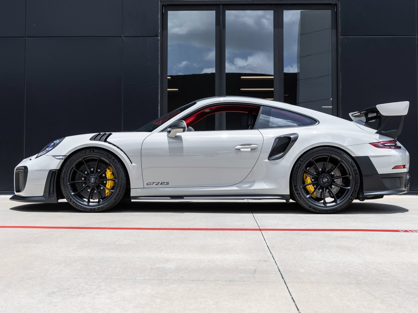 Certified 2019 Porsche 911 GT2 RS RWD image 2