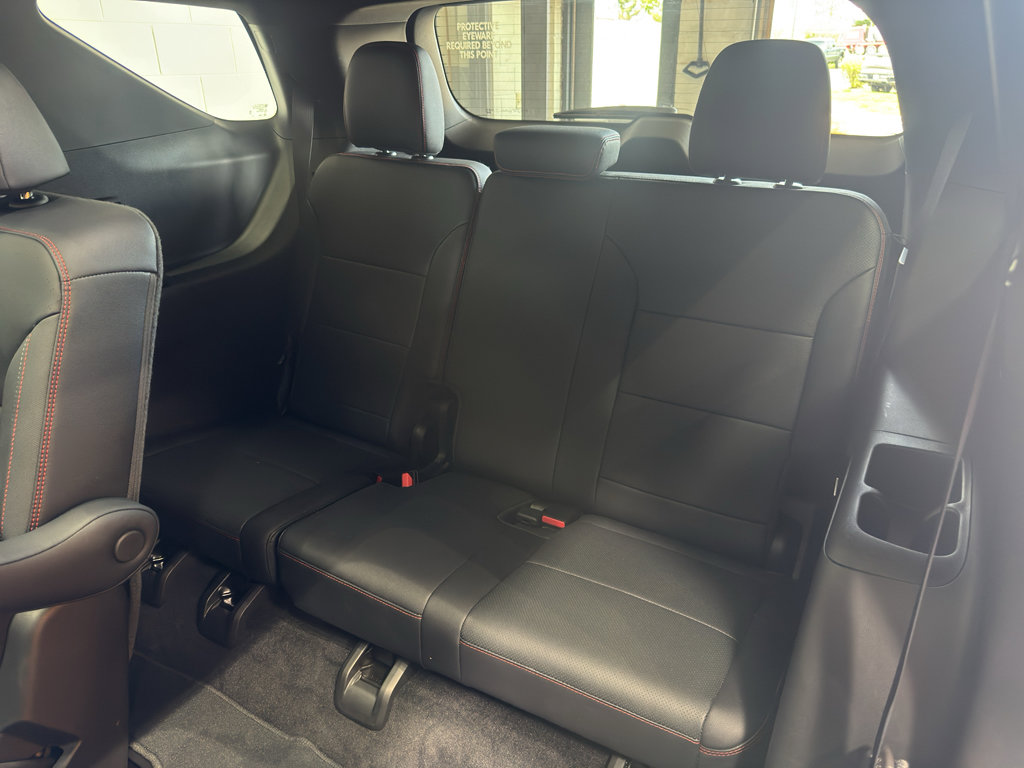 Used 2025 Chevrolet Traverse RS AWD/4WD image 12
