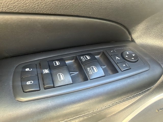 Used 2019 Jeep Grand Cherokee Summit w/ Platinum Series Group AWD/4WD image 31