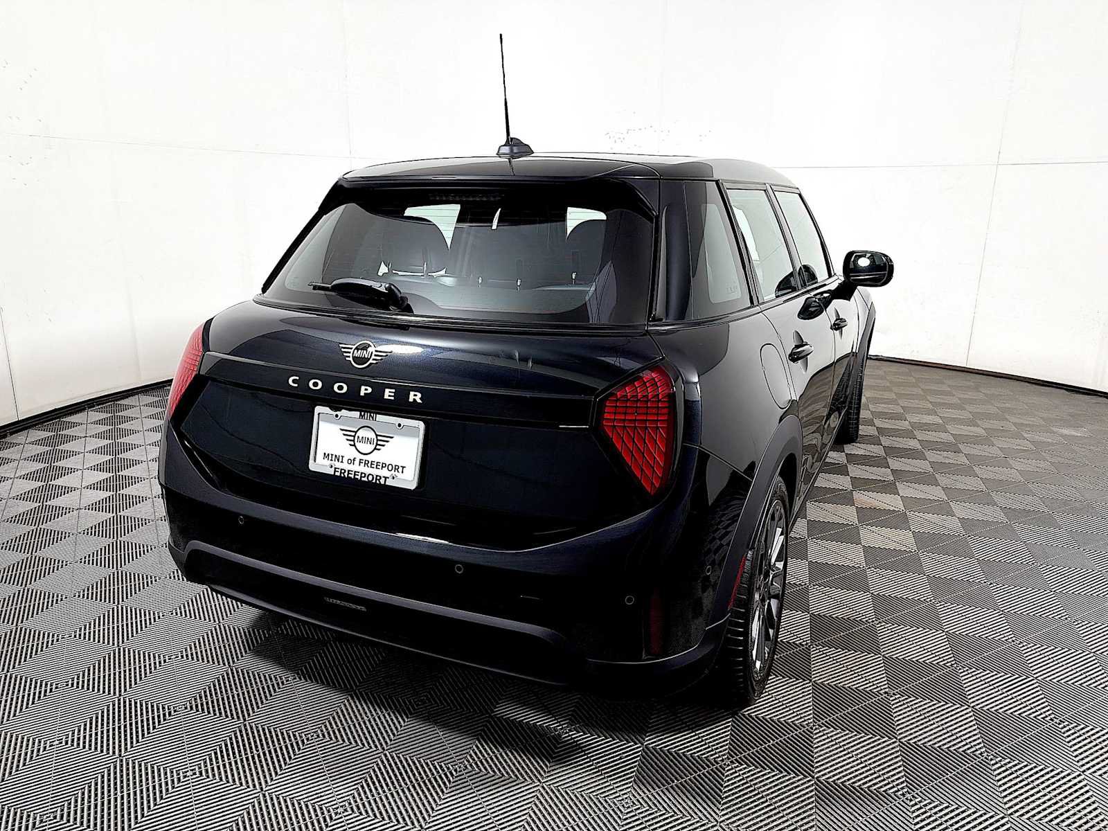 Used 2026 MINI Cooper 4-Door Hardtop FWD image 6