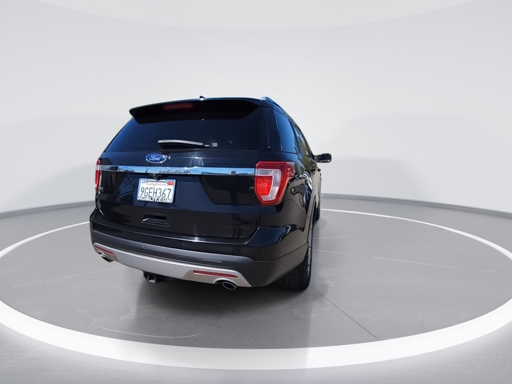 Used 2017 Ford Explorer XLT image 7