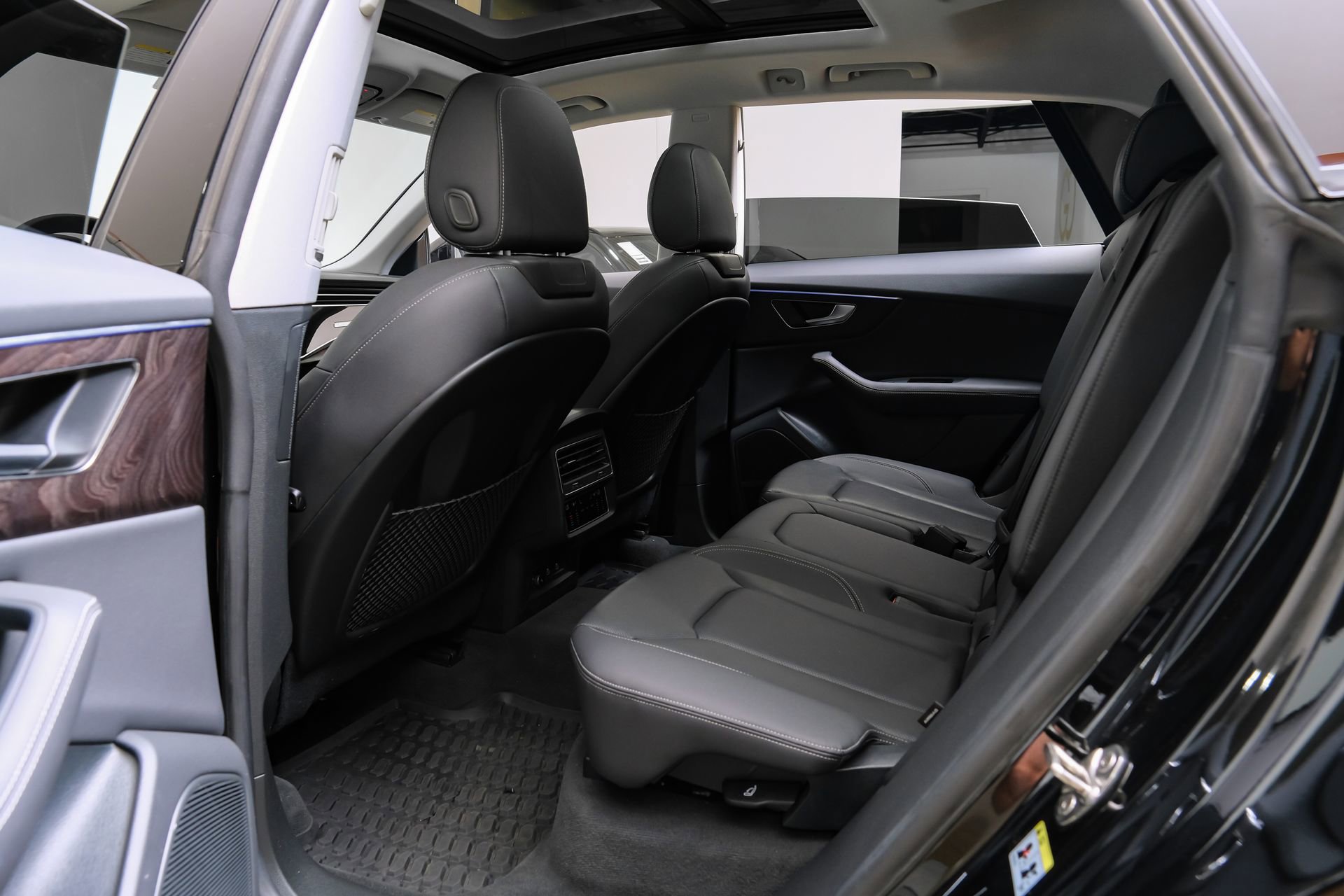 Used 2023 Audi Q8 Premium Plus w/ Premium Plus Package image 40