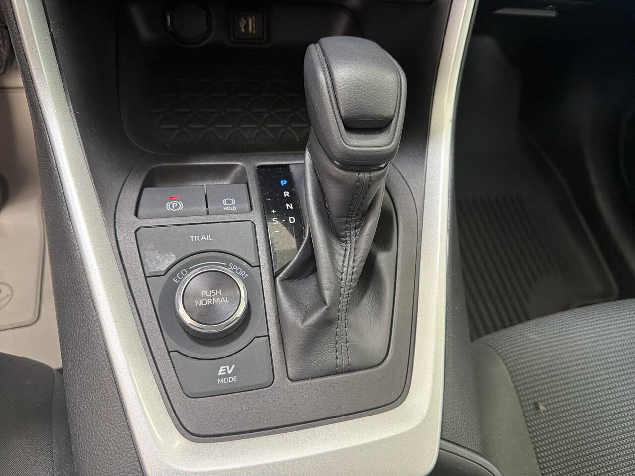 Used 2023 Toyota RAV4 LE AWD/4WD image 11