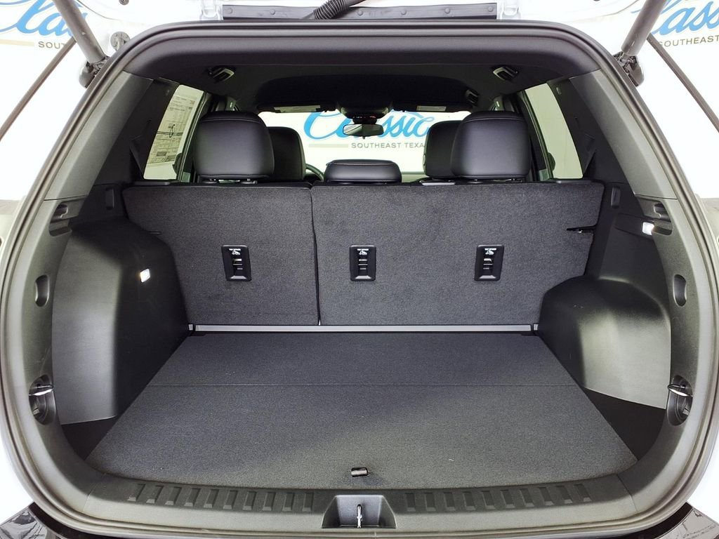 New 2026 GMC Terrain AT4 AWD/4WD image 9