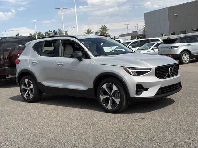 Used 2023 Volvo XC40 B5 Plus w/ Protection Package Premier AWD/4WD image 4