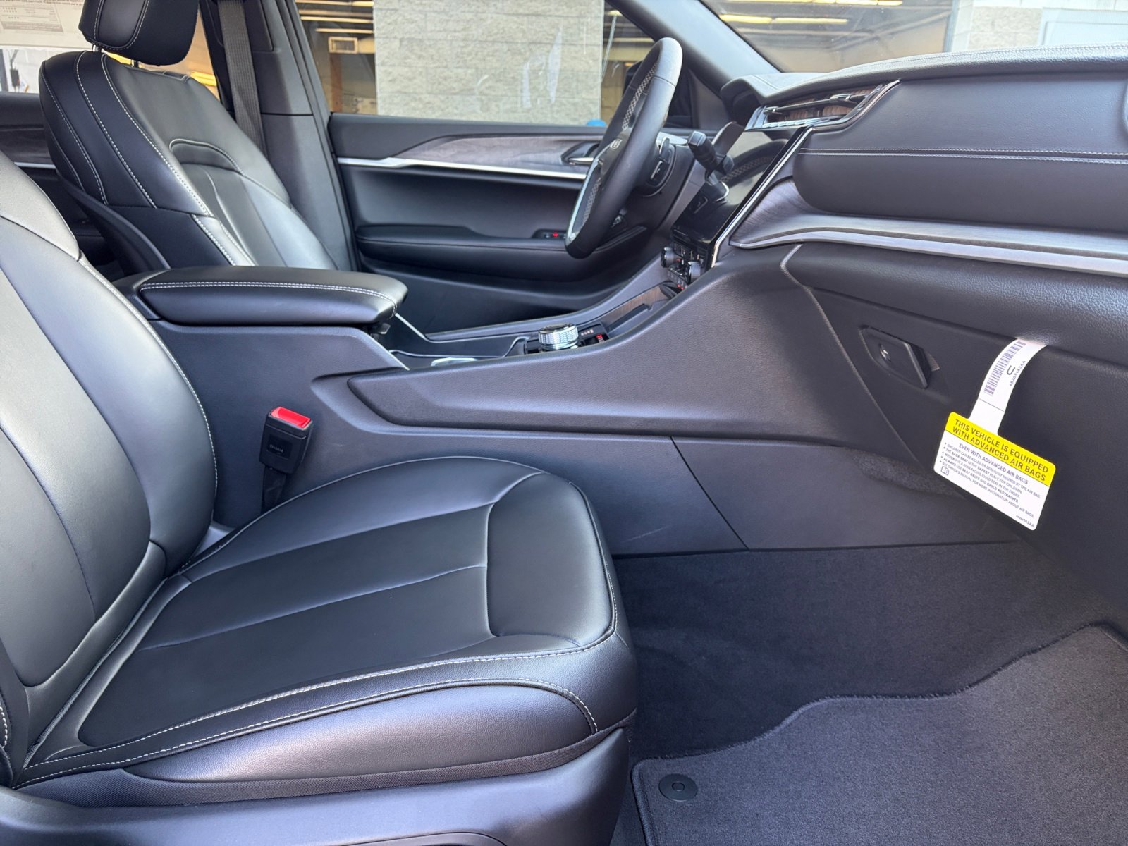 New 2025 Jeep Grand Cherokee Limited w/ Black Appearance Package image 31