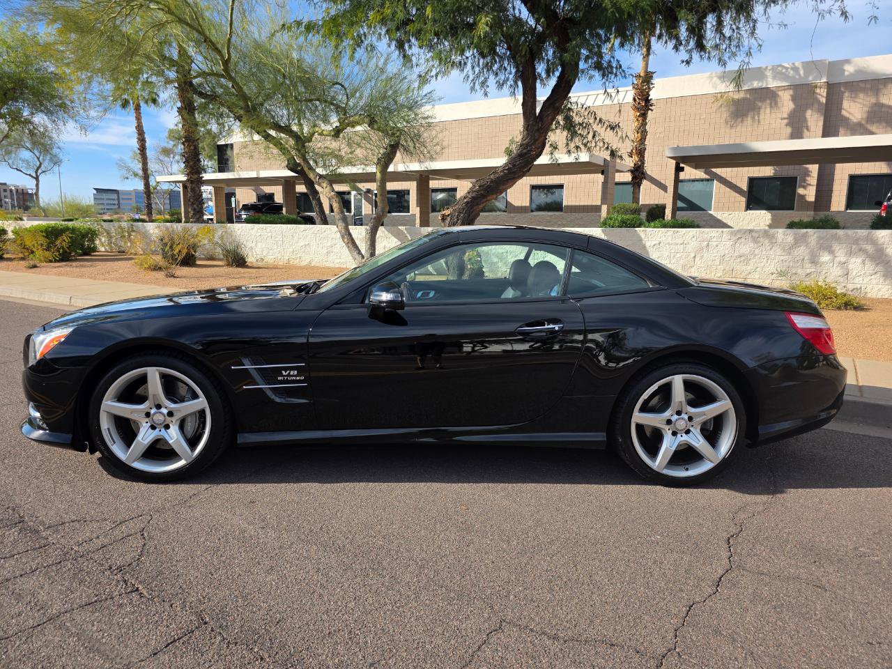 Used 2013 Mercedes-Benz SL 550 w/ Premium Pkg image 6