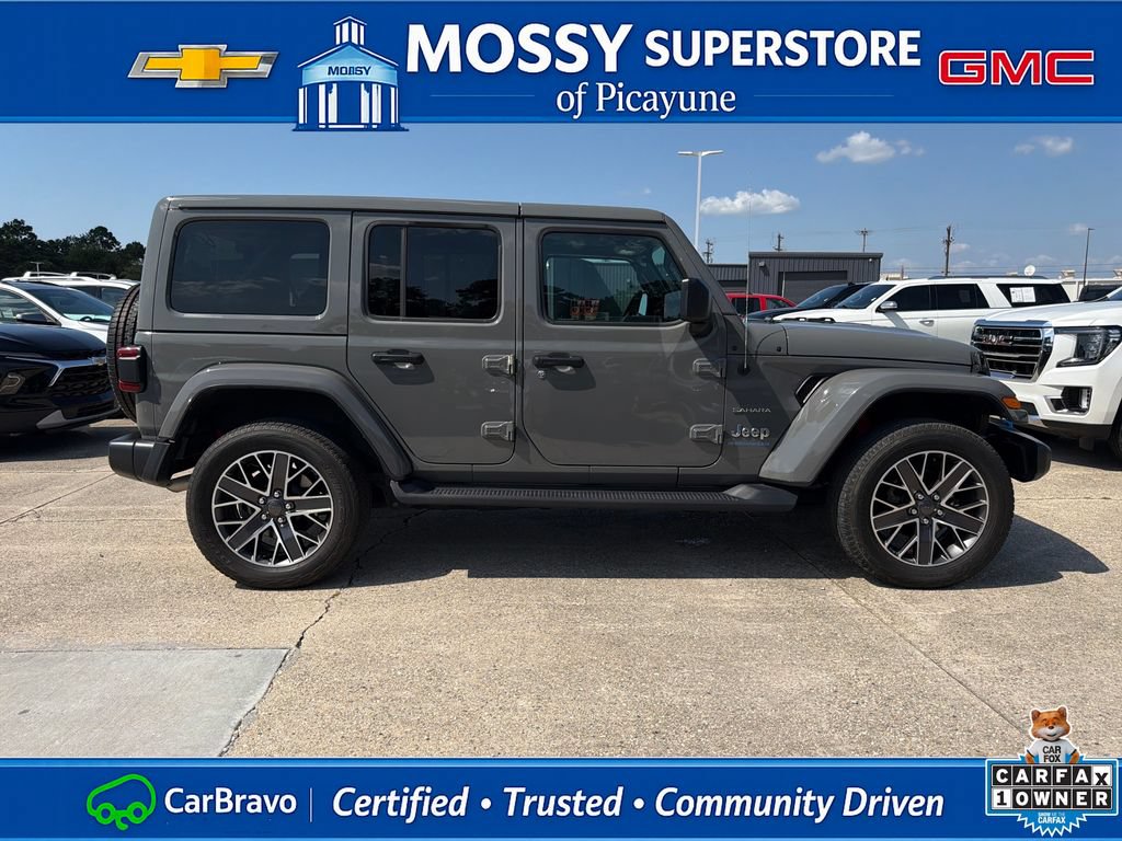 Used 2023 Jeep Wrangler Unlimited Sahara w/ Cold Weather Group AWD/4WD image 7