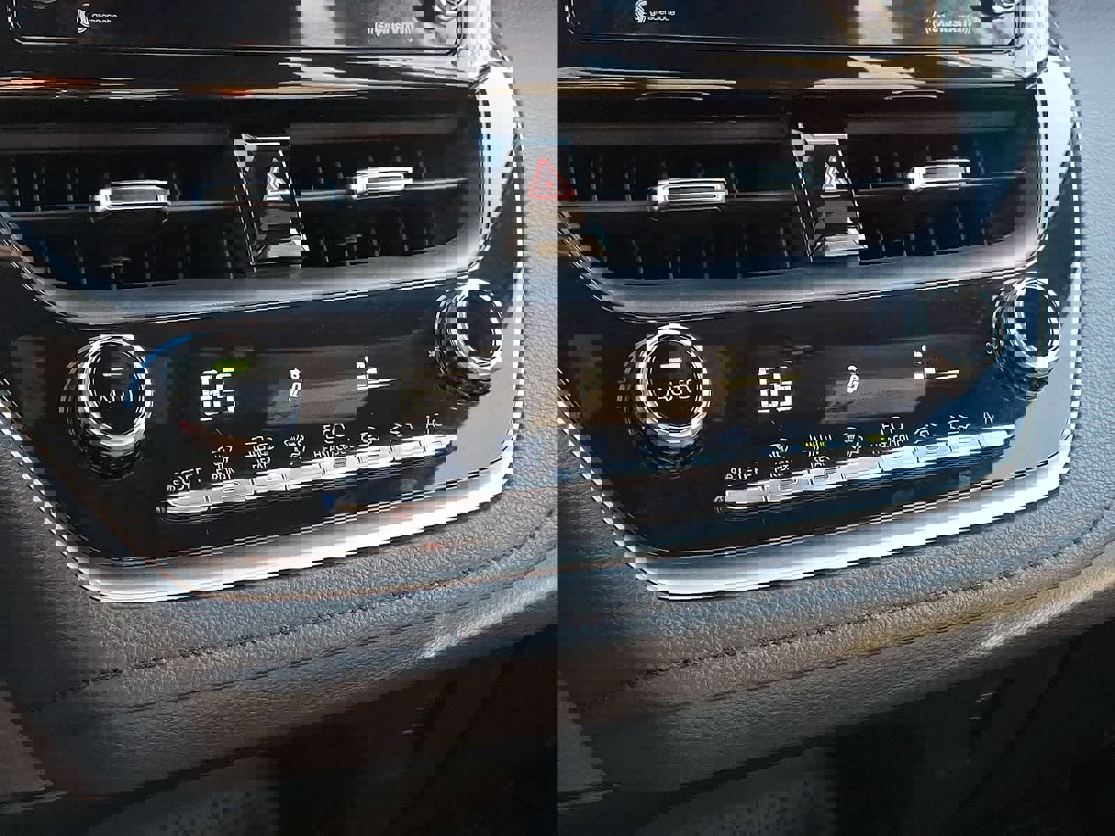 Certified 2022 Toyota Corolla SE w/ Carpet Mat Package (TMS) image 18