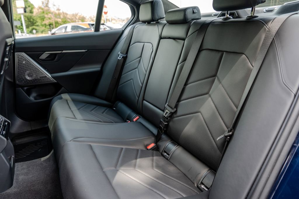 Used 2025 BMW i5 xDrive40 w/ M Sport Package AWD/4WD image 19