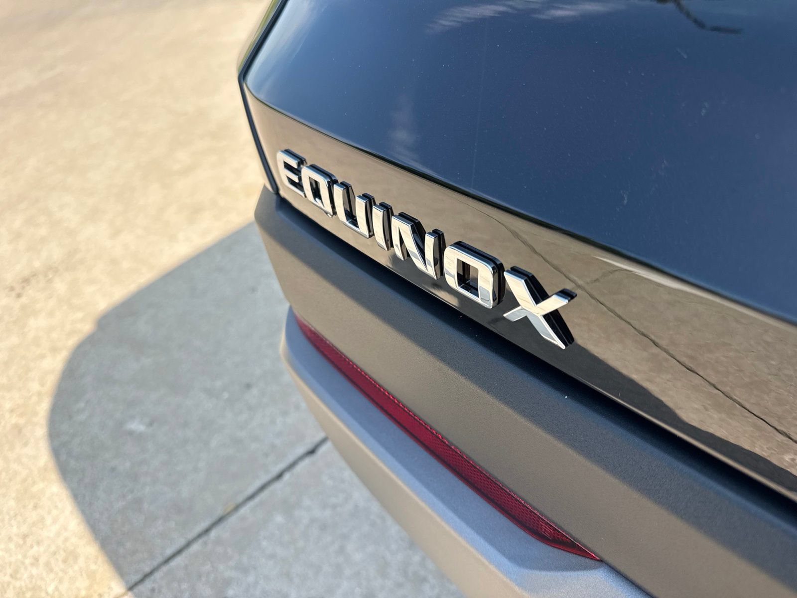 New 2027 Chevrolet Equinox LT w/ Convenience Package II FWD image 7