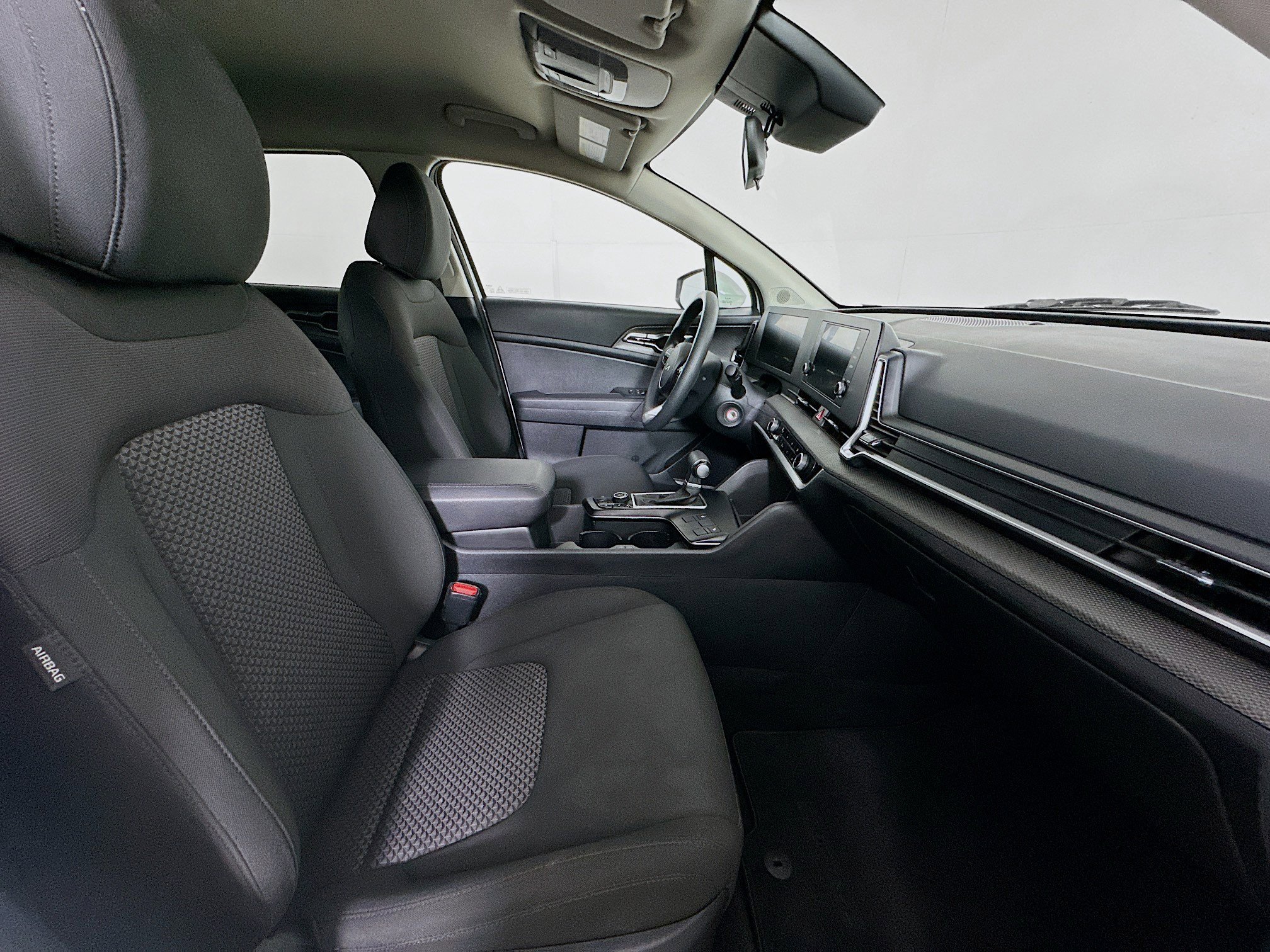 Used 2025 Kia Sportage LX image 29