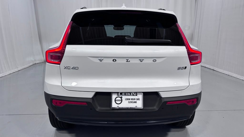 Certified 2026 Volvo XC40 B5 Plus AWD/4WD image 7